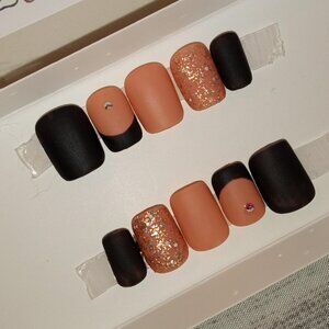 14pc The 🖤 Black Matte Press-on Nail Set (Made to Order)